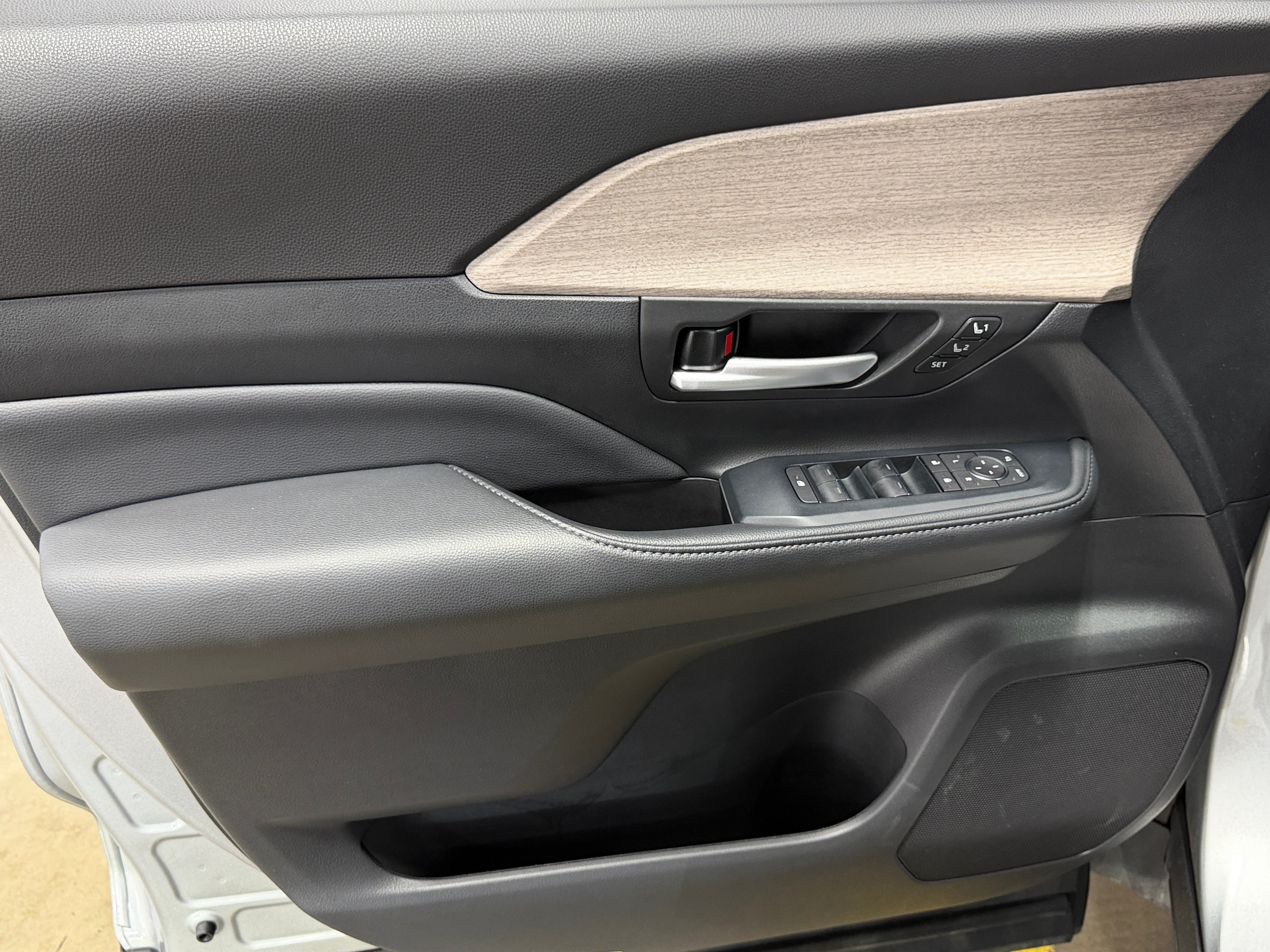 toyota grand highlander 2024 5TDAAAB50RS009663 image toyota grand highlander 2024 5TDAAAB50RS009663 image